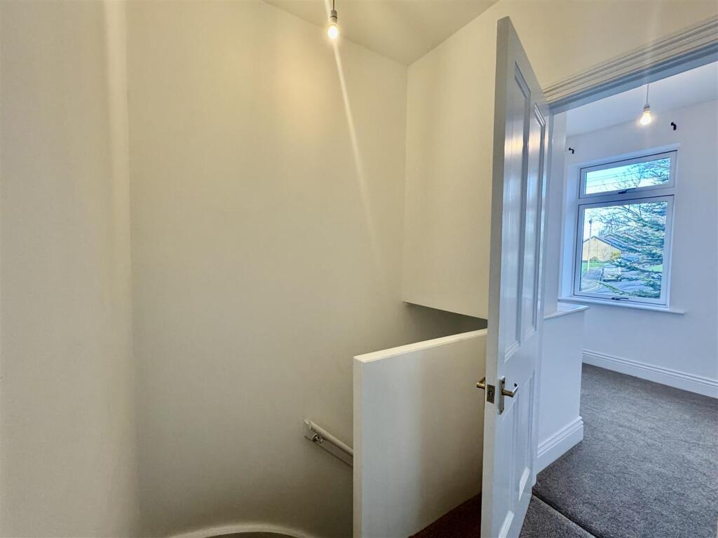 FIRST FLOOR LANDING