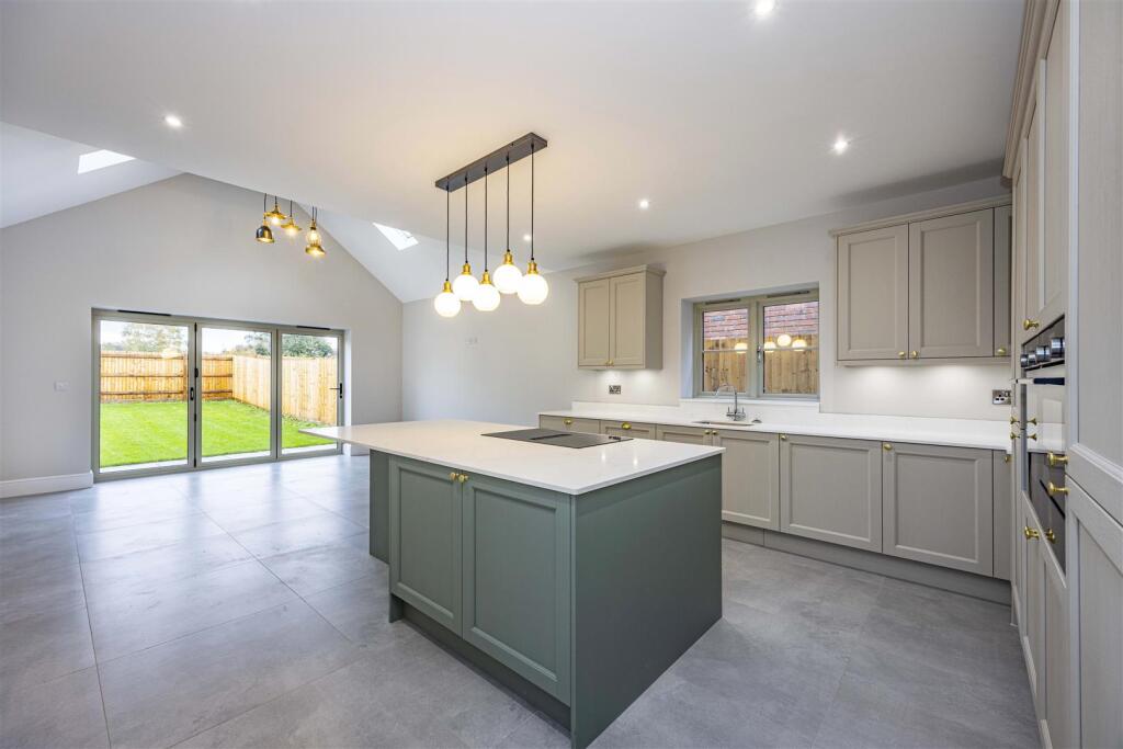 1SunnyfieldClose-21.jpg