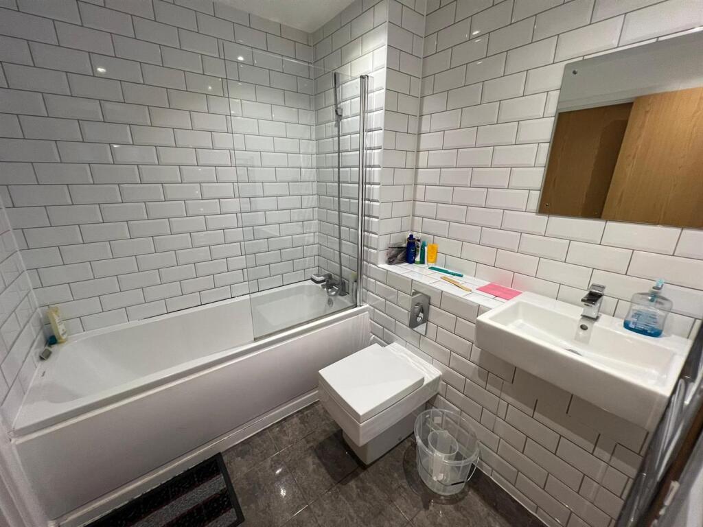 Ensuite 2.jpeg
