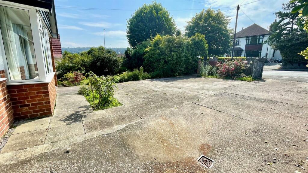FRONT GARDEN