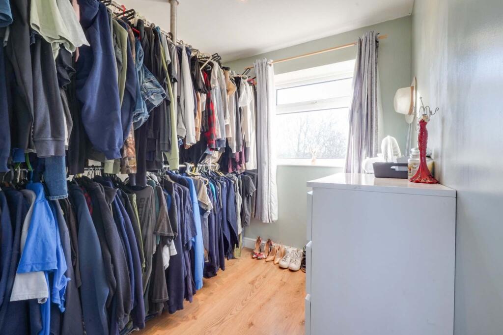 Dressing Room/Walk-in Wardobe