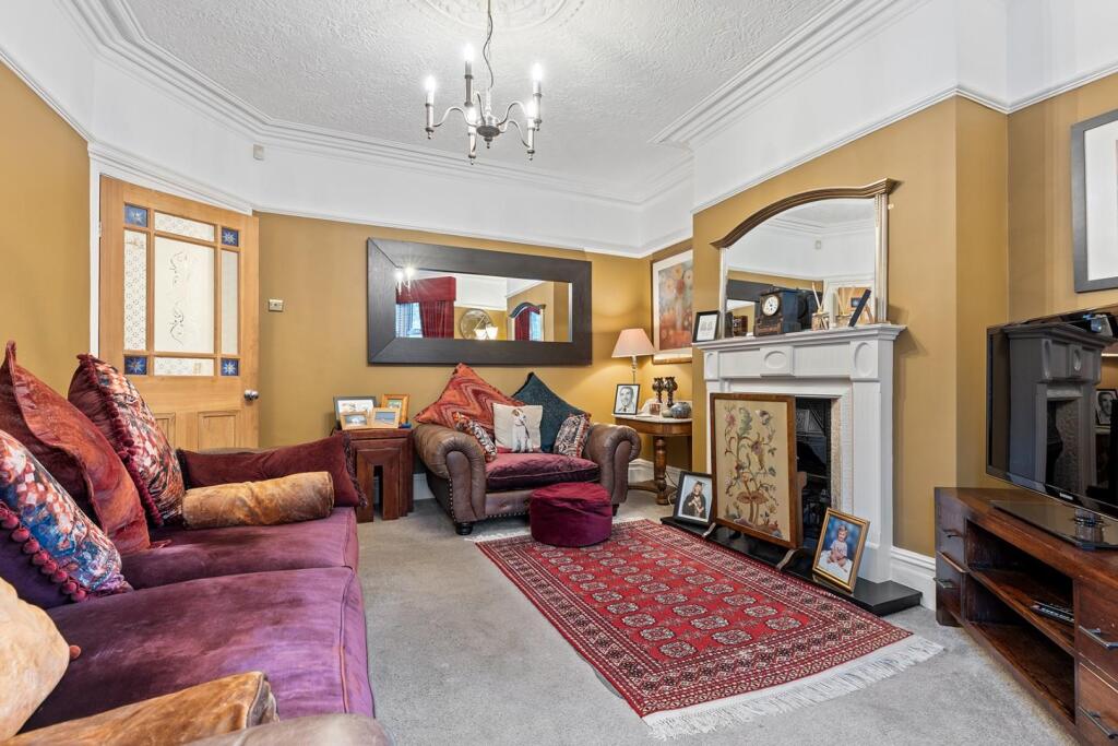 29 Victoria Crescent, Barnsley 05_297.jpg