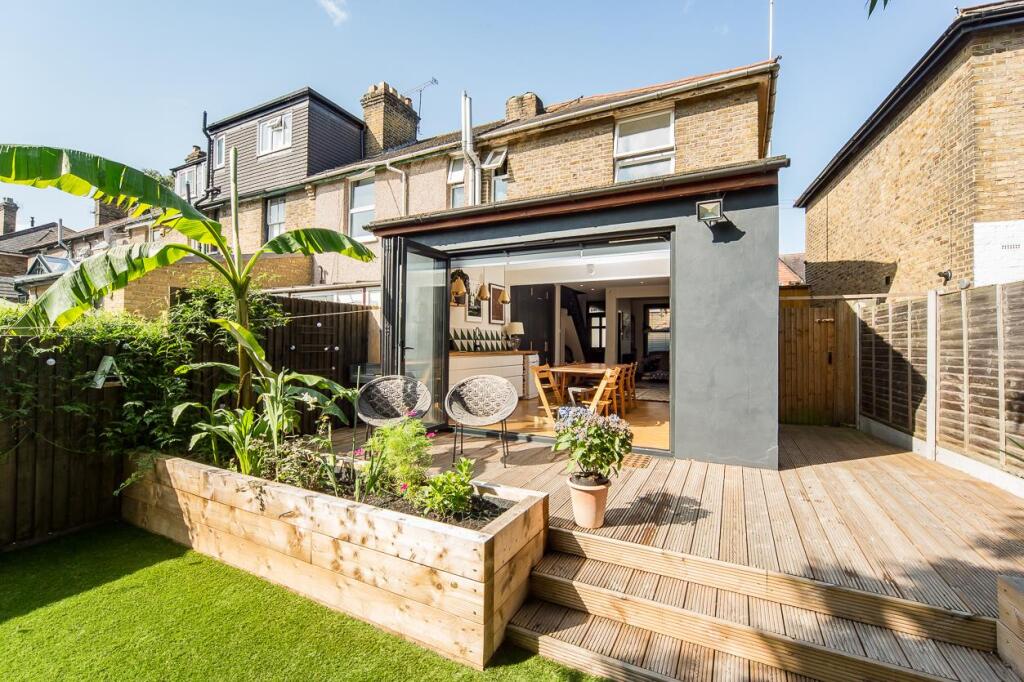 Elphinstone Road, E17