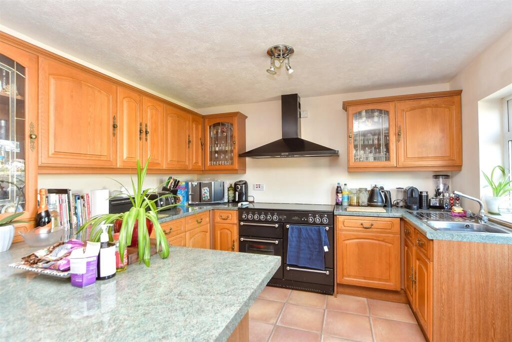 Kitchen/ Breakfast Area