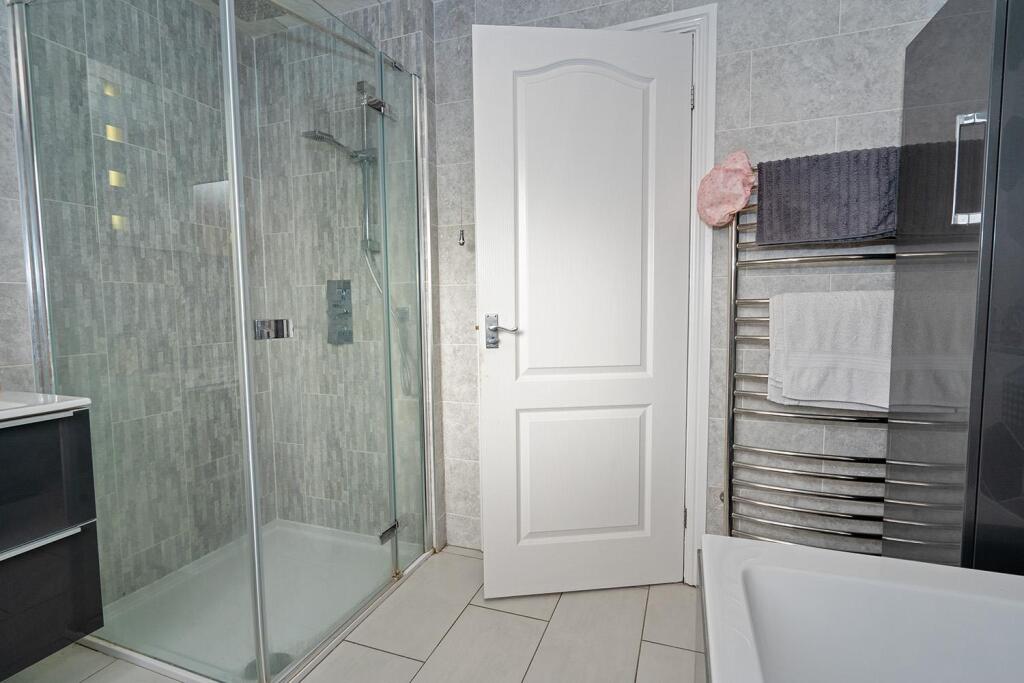 Bathroom_2.jpg