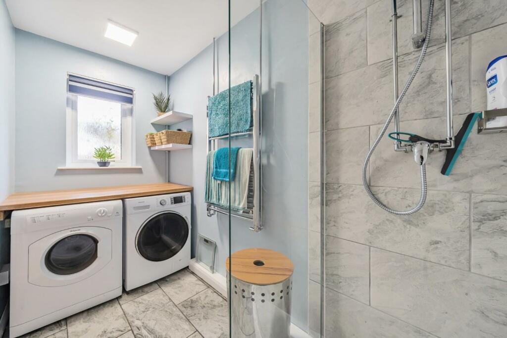 UTILITY SHOWER ROOM.jpg