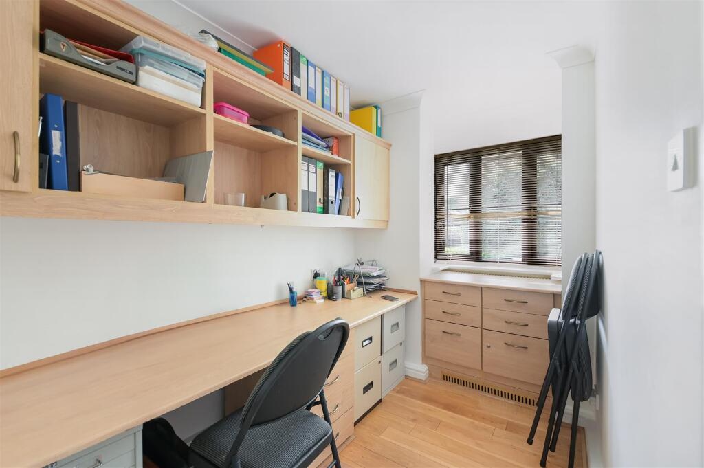 HAWTHORNE CLOSE,1 - (11).jpg