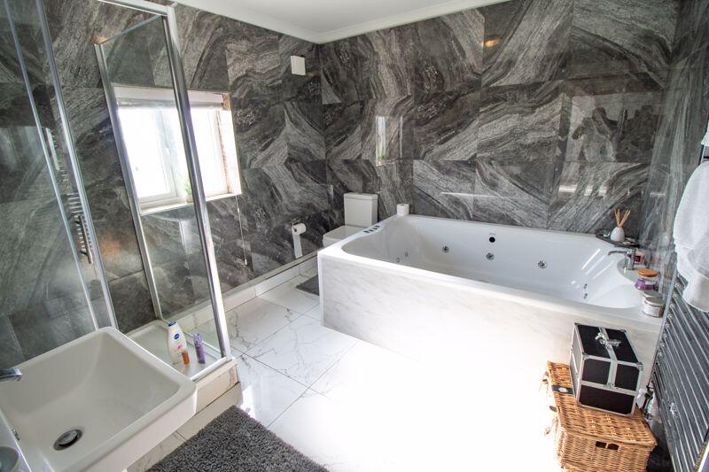 En-suite to the Master bedroom