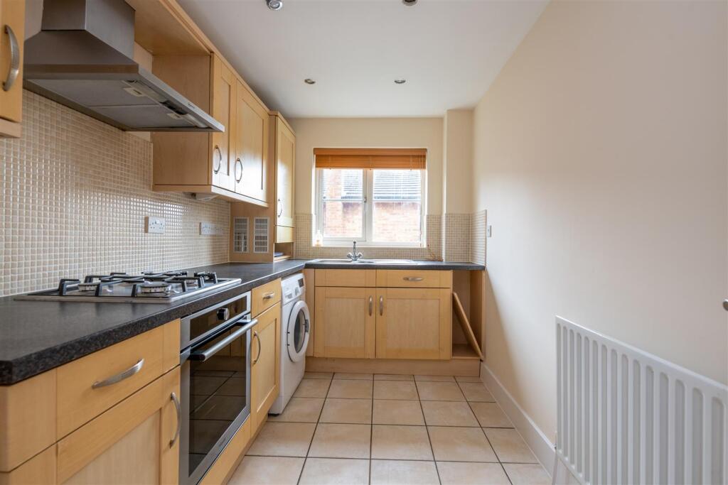 Flat 6 Silver Sands Court-14.jpg