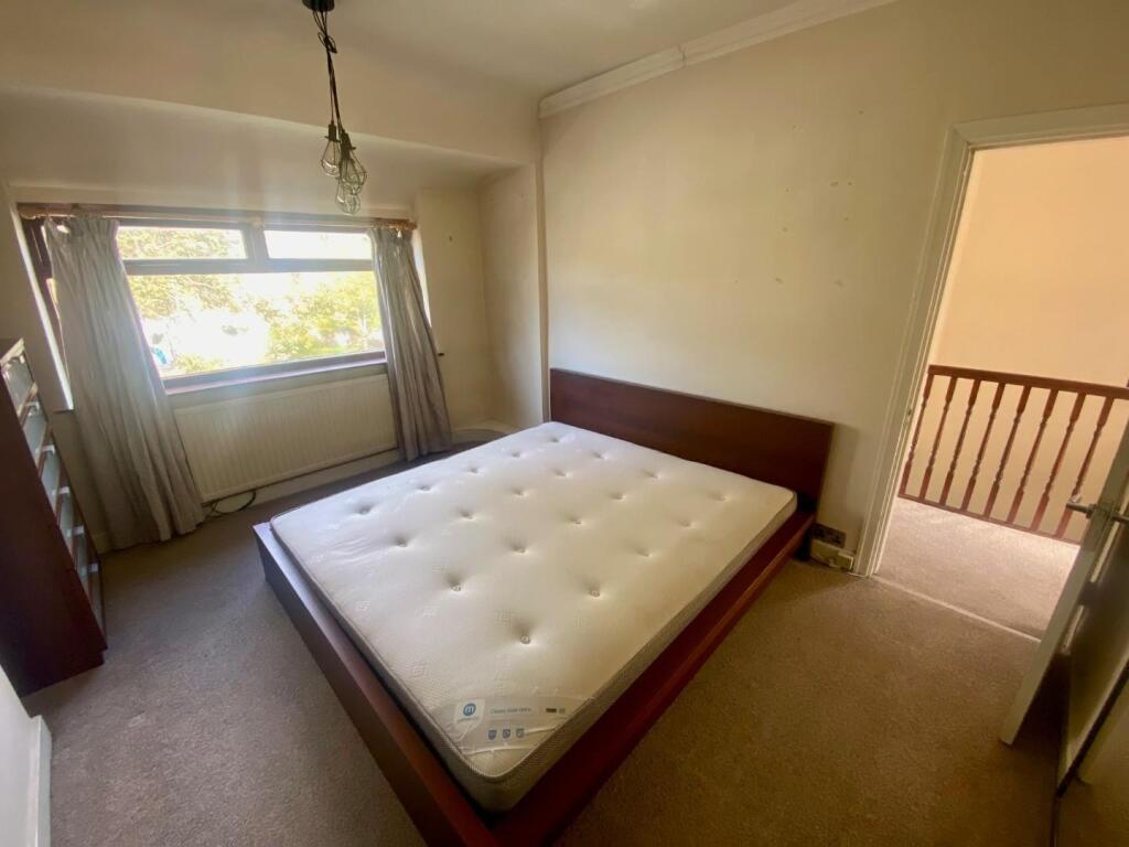 bed 1.jpg