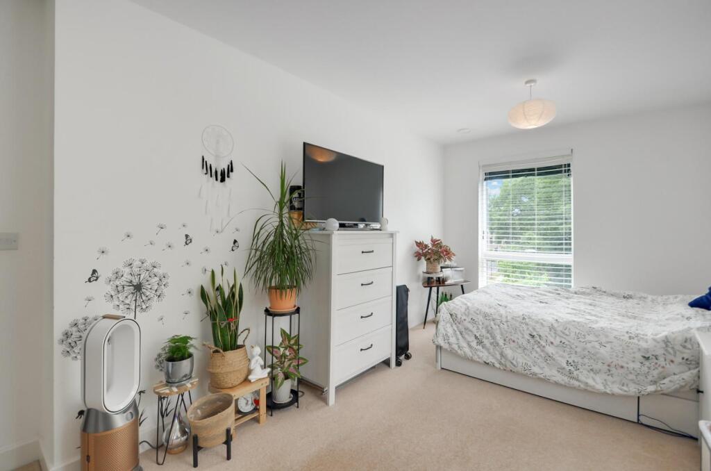 Bedroom 1_Pic_ (1).jpg