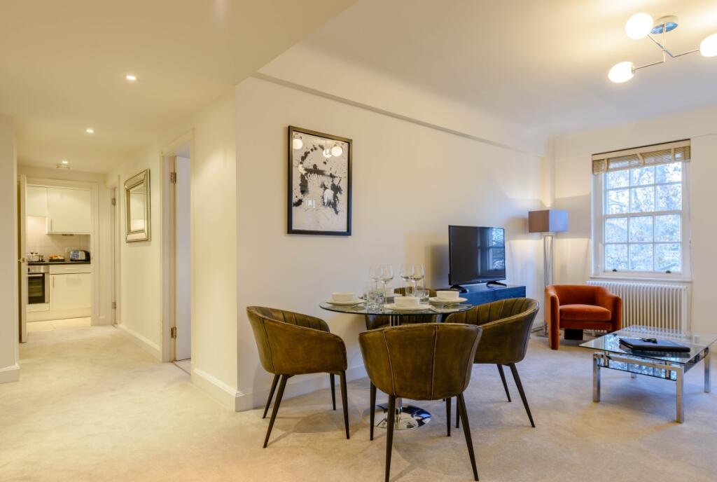 8447084-interior_03