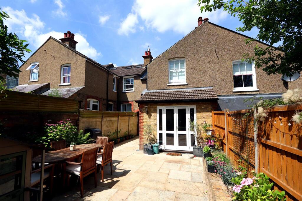 PatioExterior.JPG