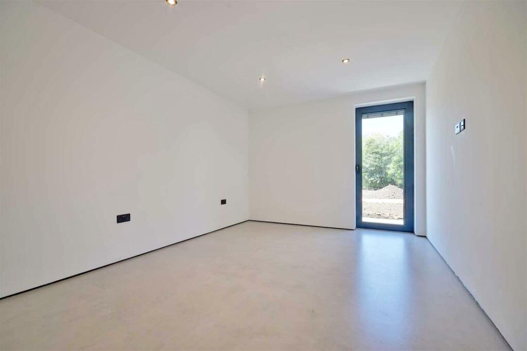 bedroom2.jpg