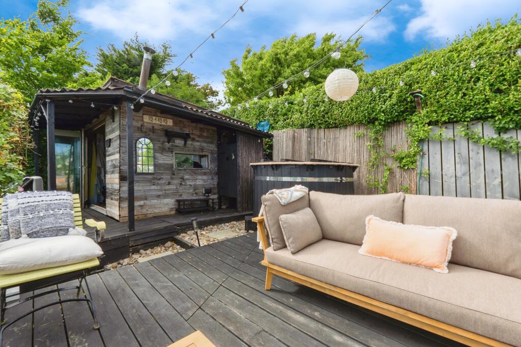 Rear garden summerhouse