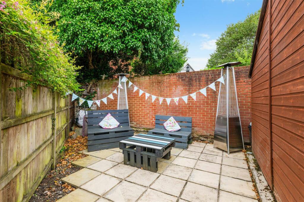 LADBROKE ROAD, 19- (1).jpg