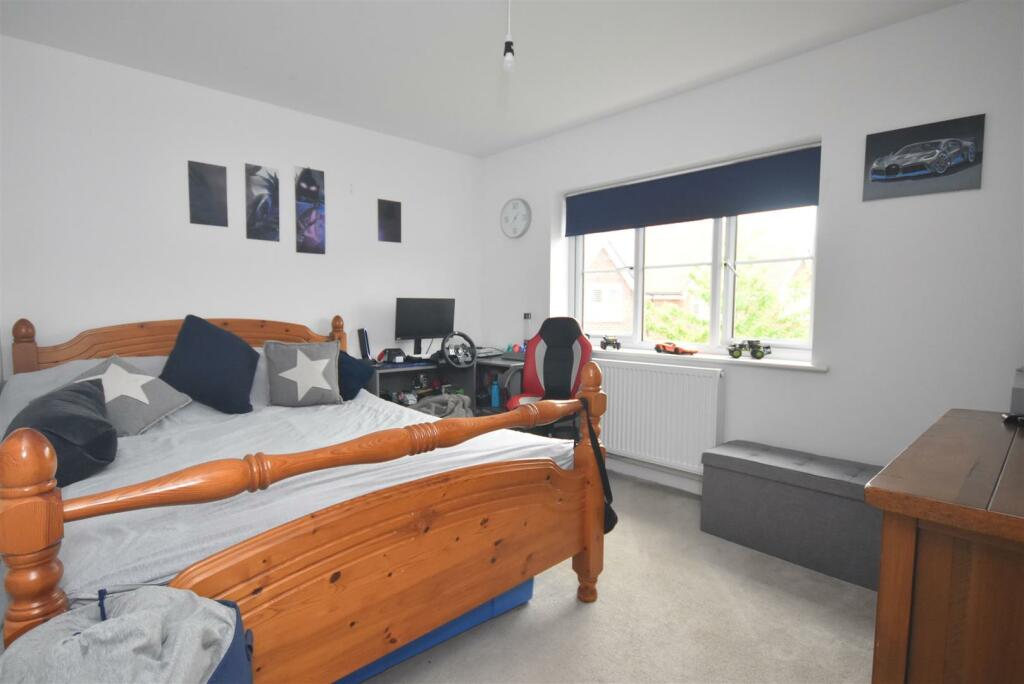 Bed 2.jpg