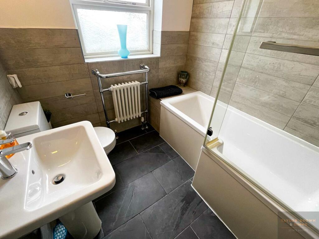 Main Bathroom.jpeg