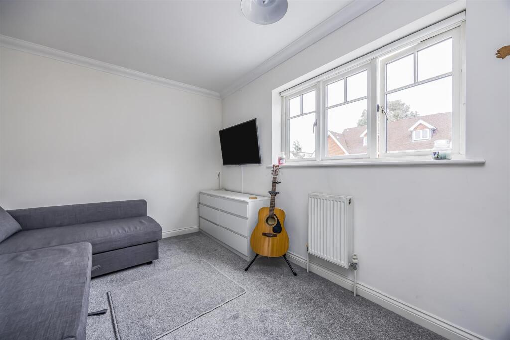 10 Castle Mews, Horndean-PorticoMarketing-SoldBy-1