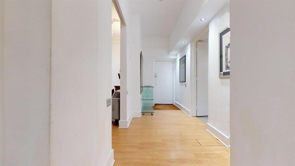 Flat 1 167 CRHallway.jpg