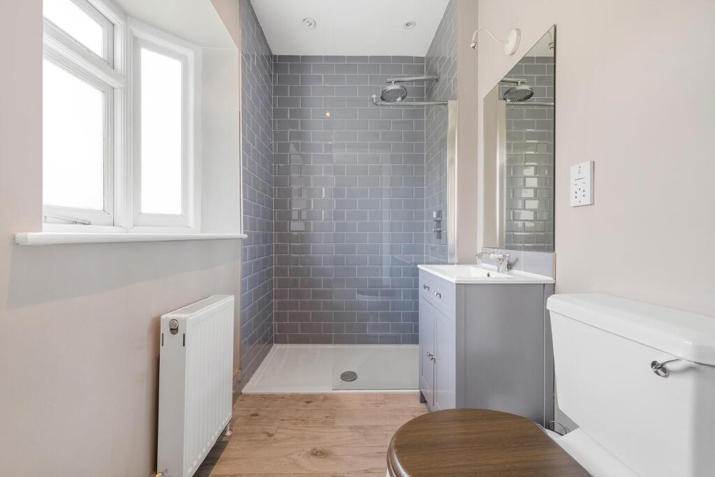 Bedroom 2 Ensuite.JPG