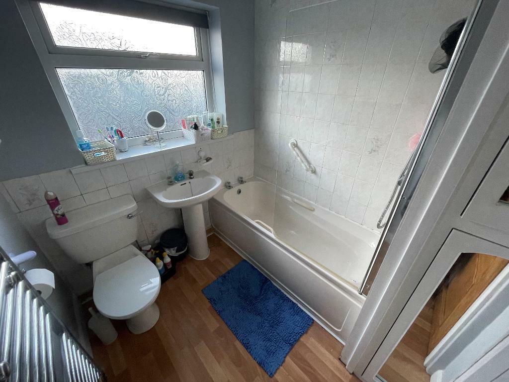 Ground floor bathroom/WC