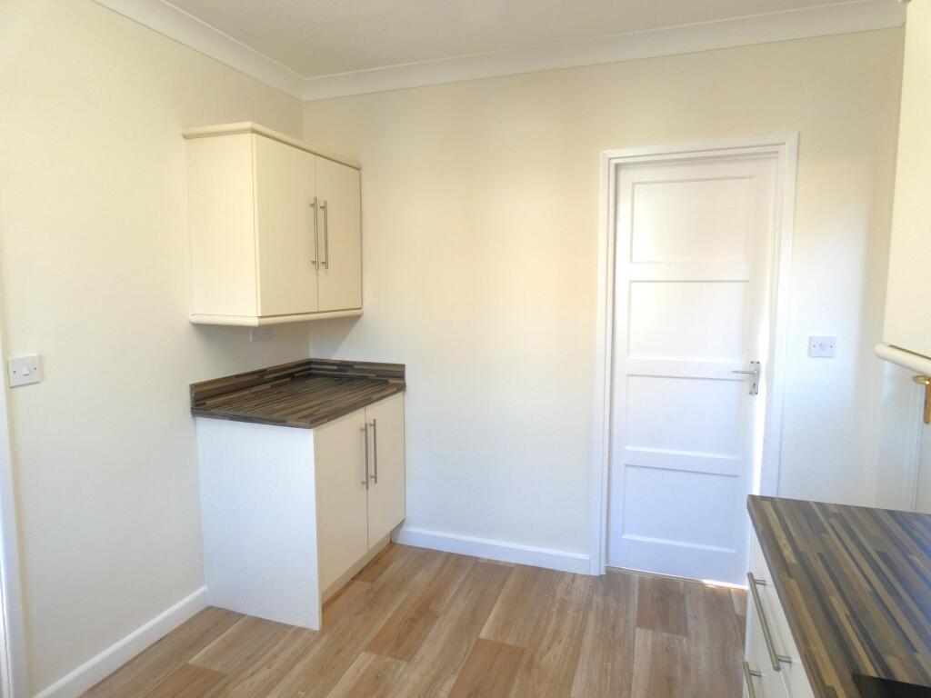 Pic 4 Kitchen.JPG