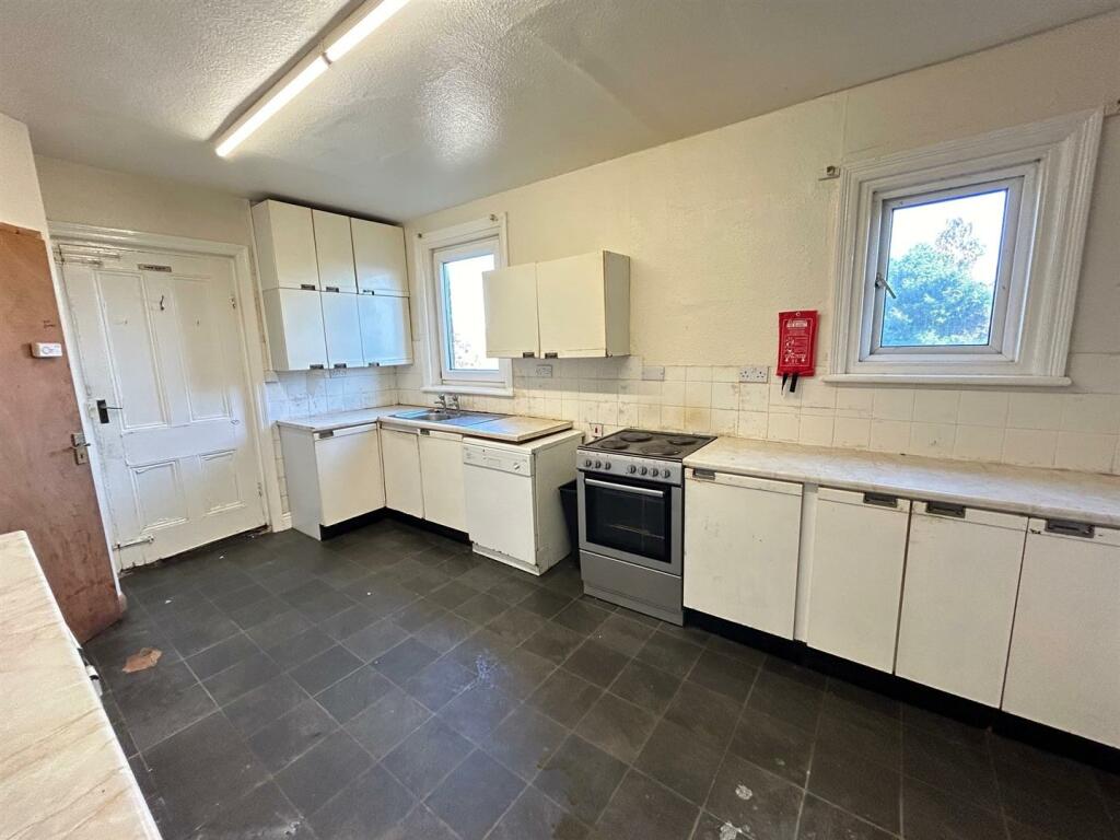kitchen new 1.jpg