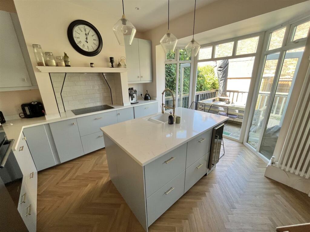 Dining Kitchen Aspect 2.jpg