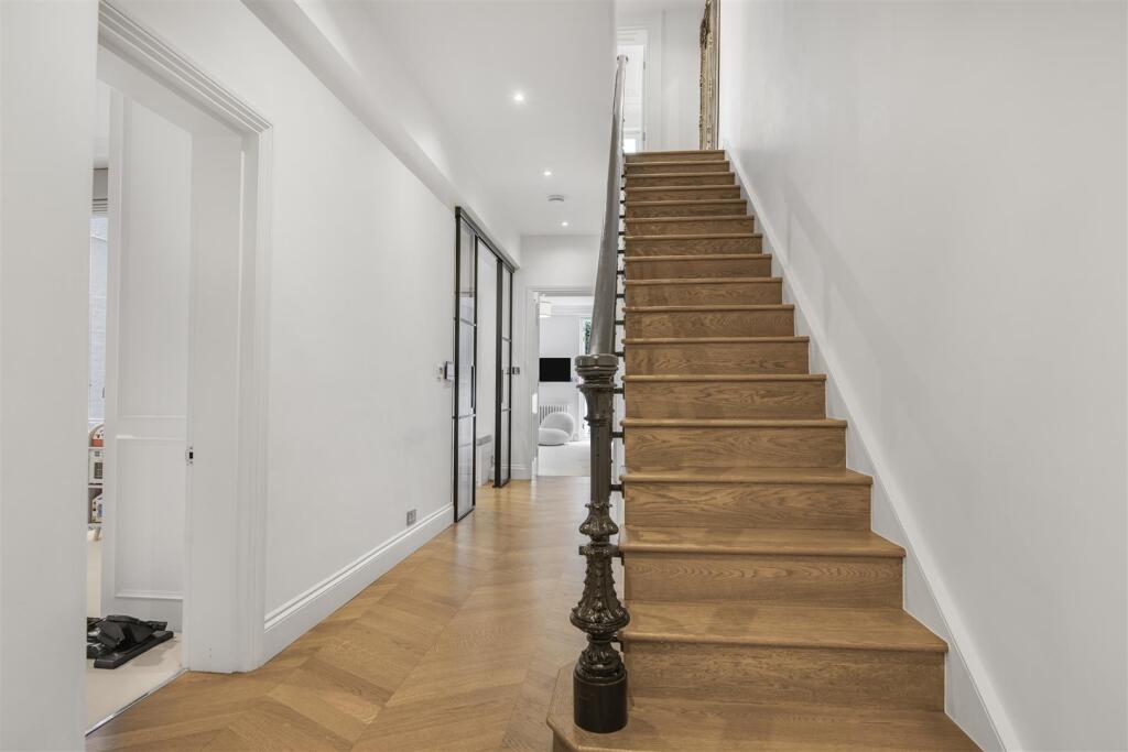 Int - Lower Hall 2.JPG