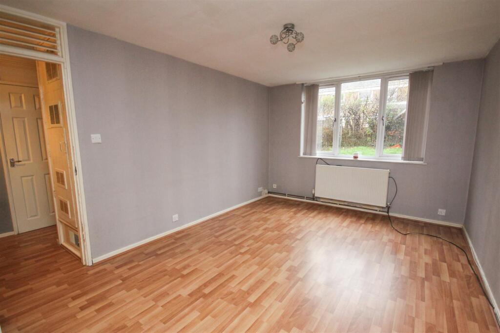 lounge 1.JPG
