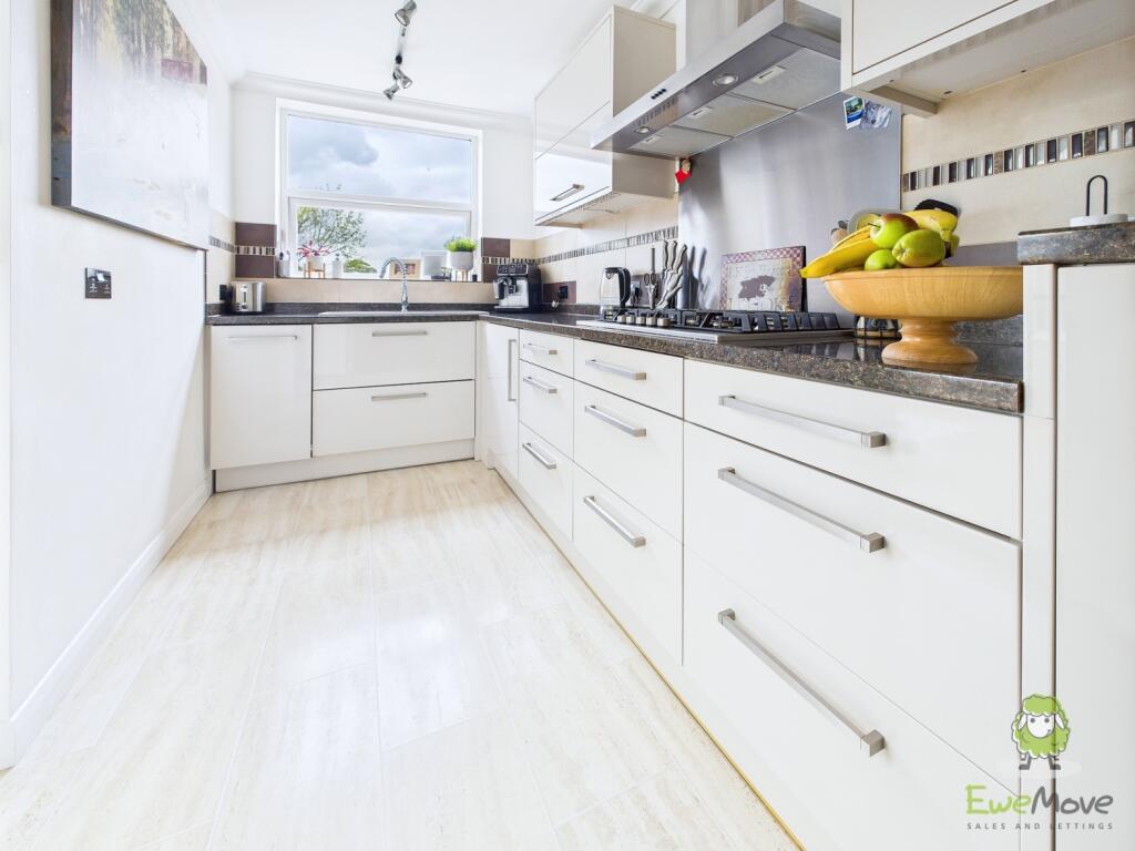 CAM01543G0-PR0146-STILL038