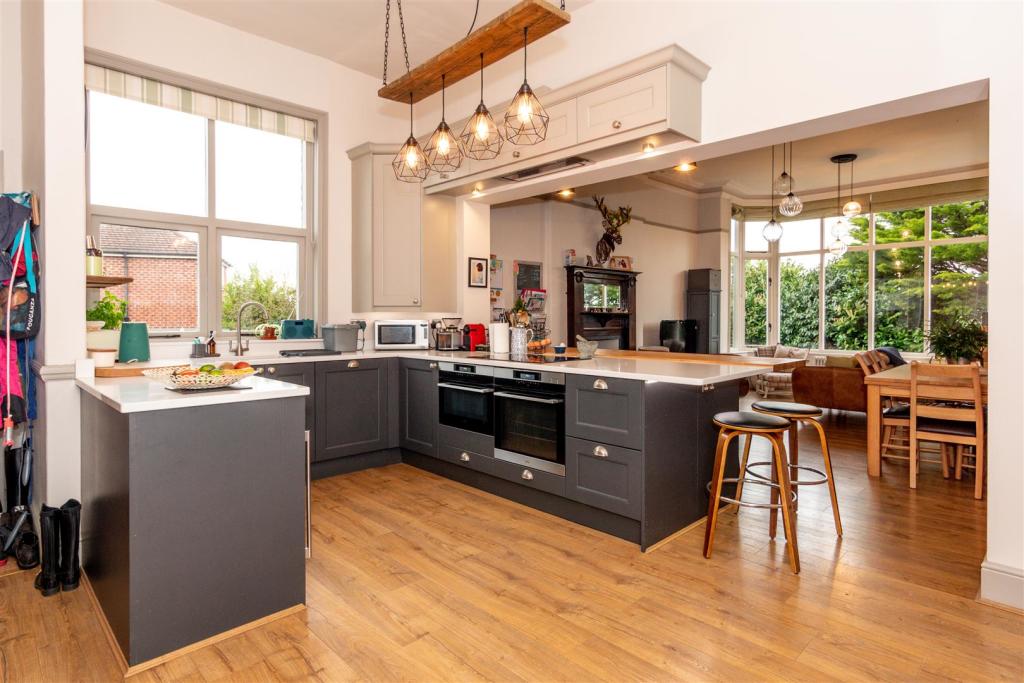 Dining Kitchen.jpg