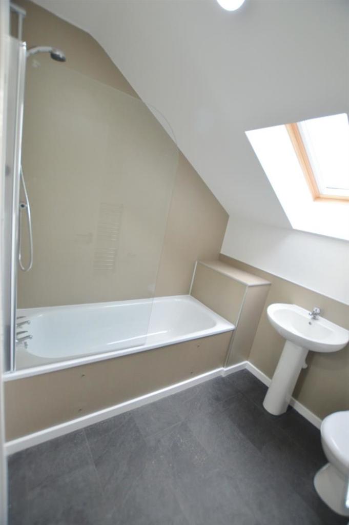 10 Shibdon House Bathroom.jpg