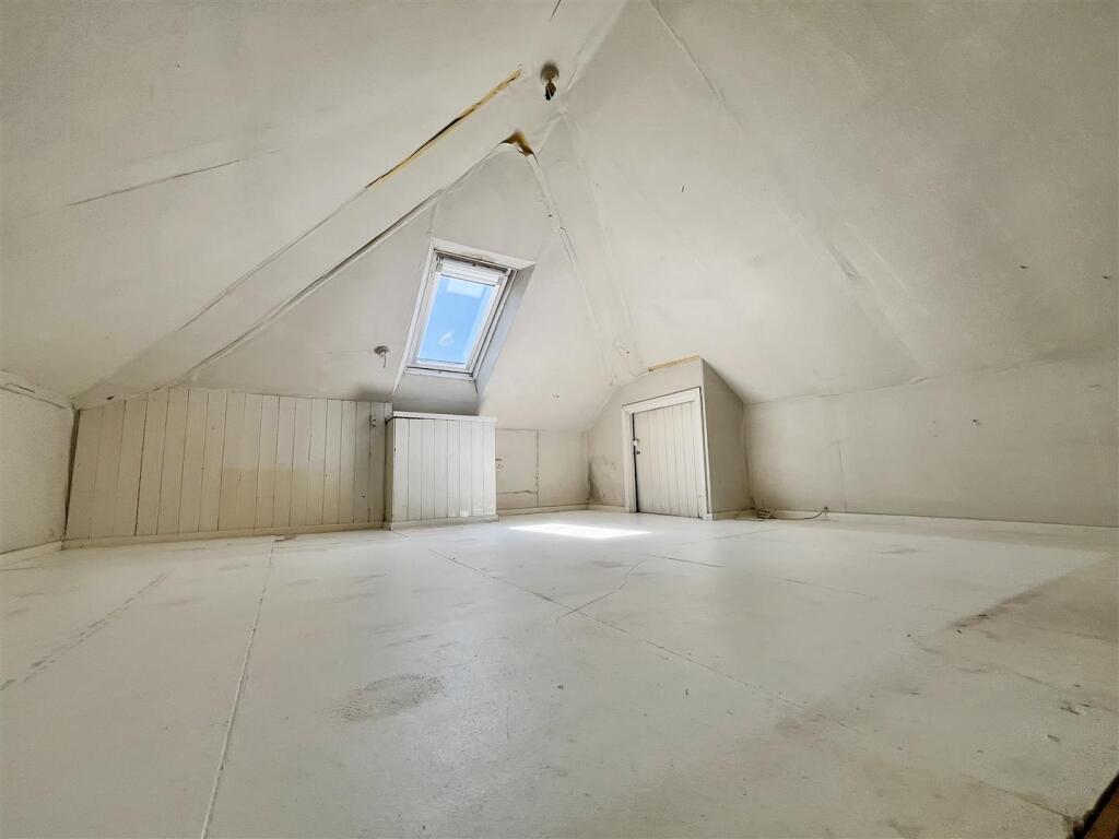 LOFT ROOM