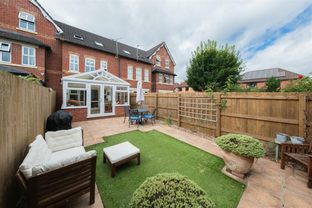 27 Harthill Close-033.jpg