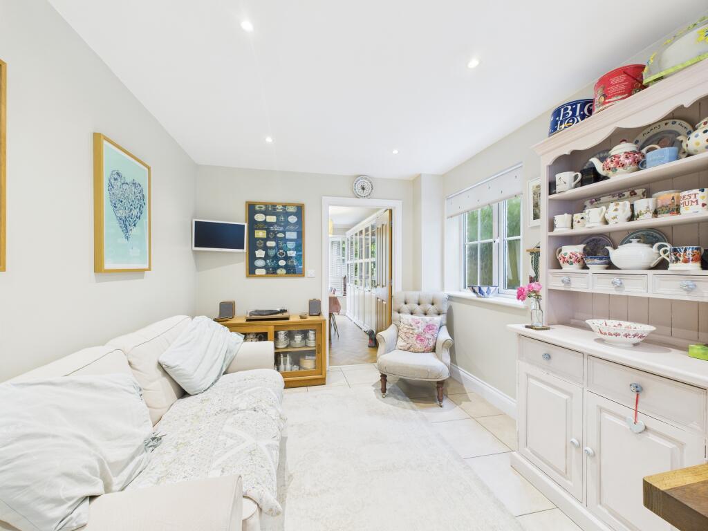 CAM02909G0-PR0439-STILL021