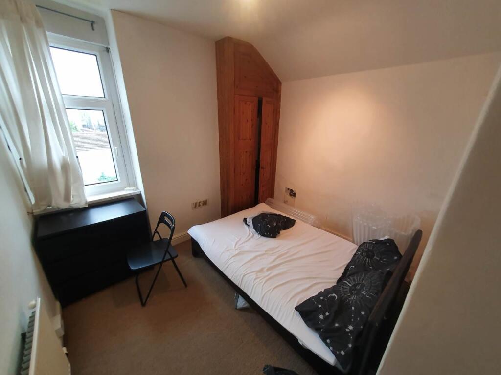 Spare bedroom (1)