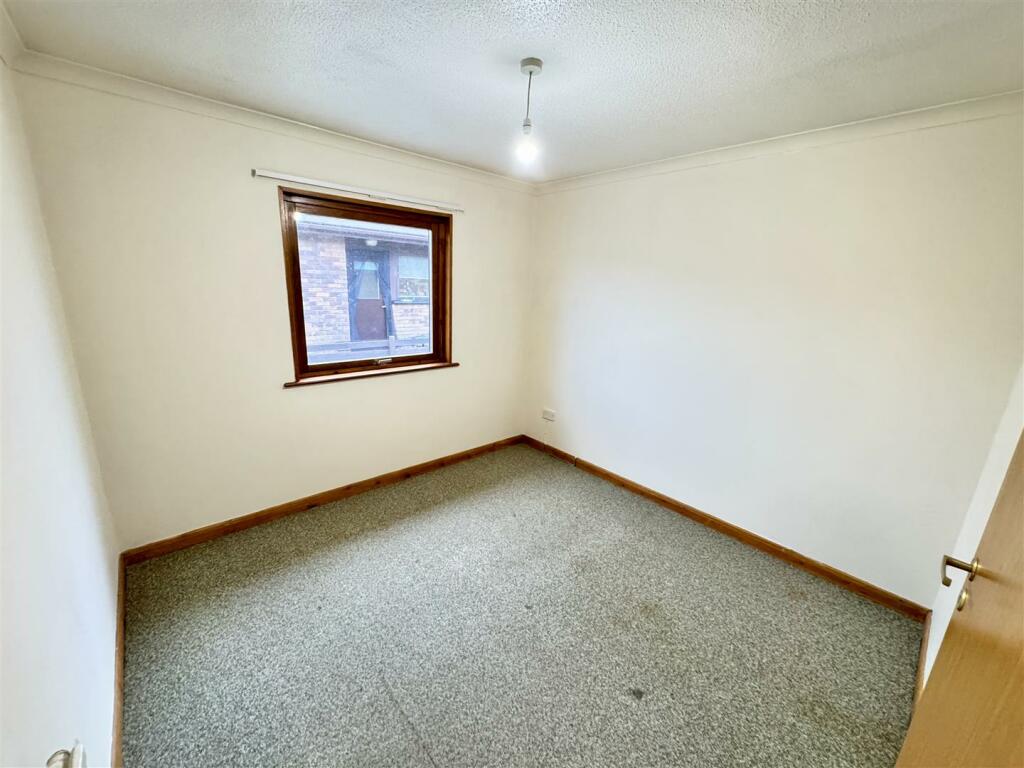 SIDE BEDROOM 3