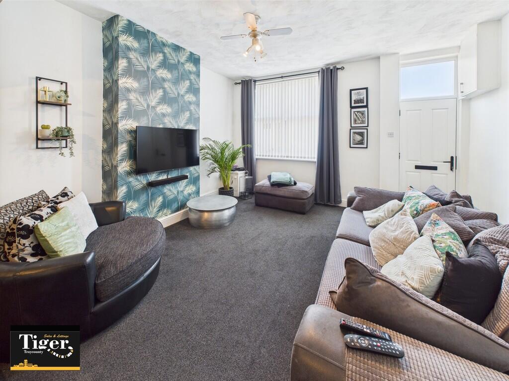 CAM02176G0-PR0577...