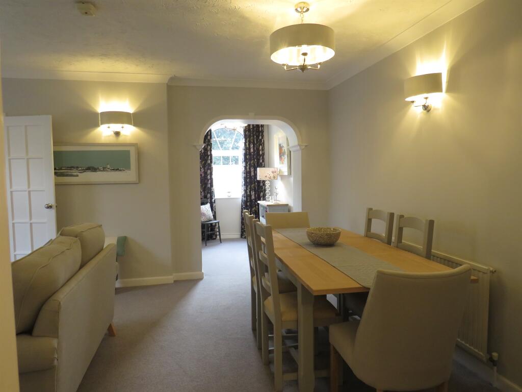 Sitting/Dining Room