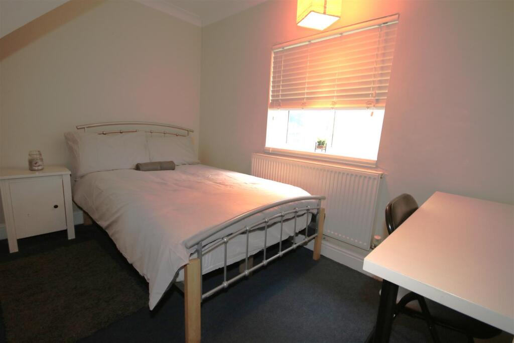Bedroom 3b.JPG