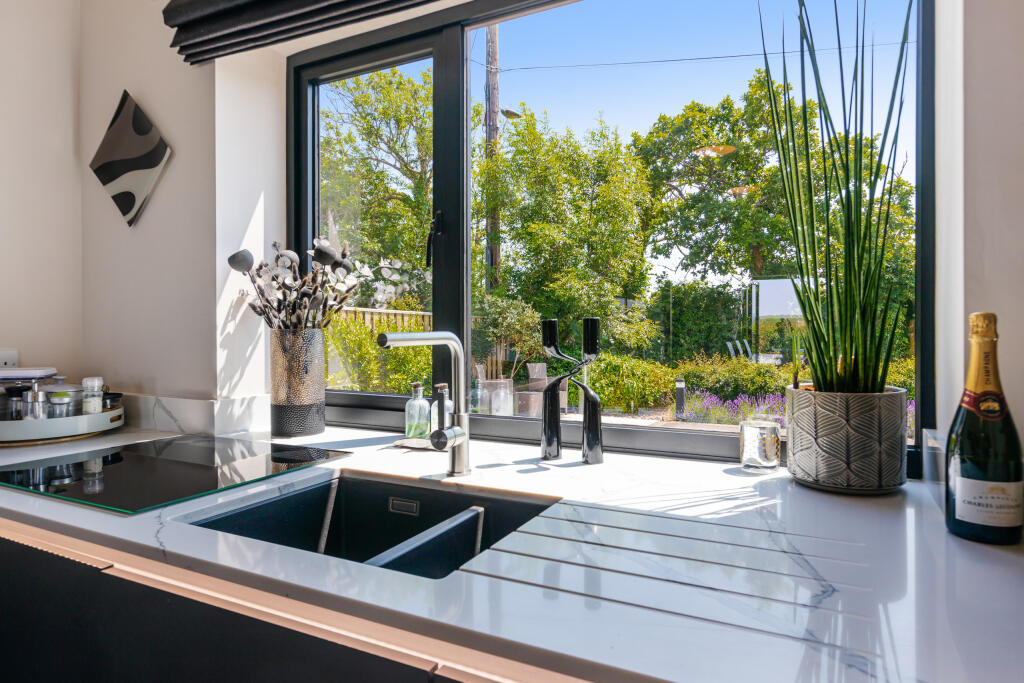 A20 - Brixton, Reeves House - 250618