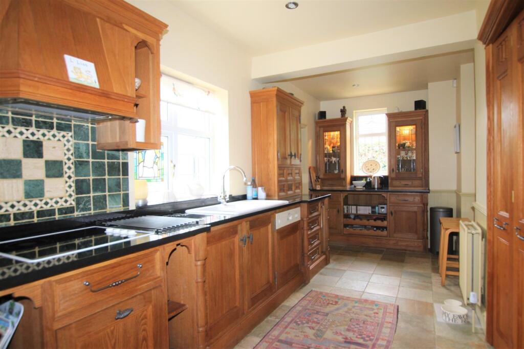 Kitchen - b.JPG