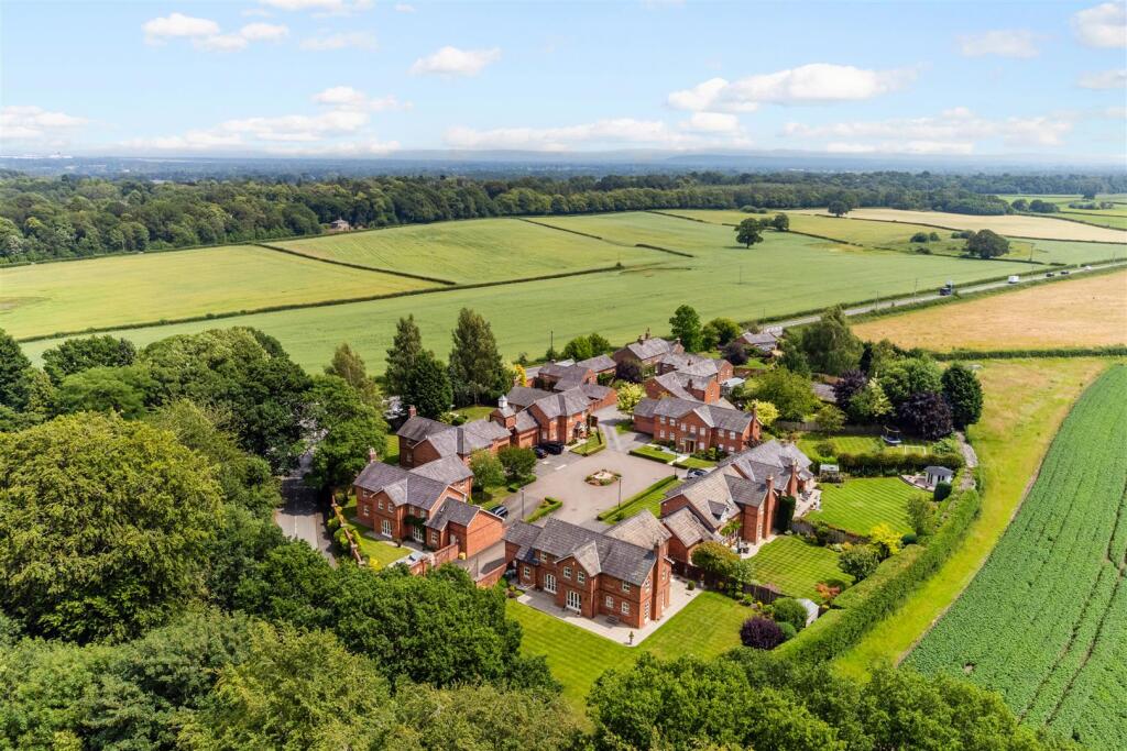 94088_8 Steadings Rise Mere (4).jpg