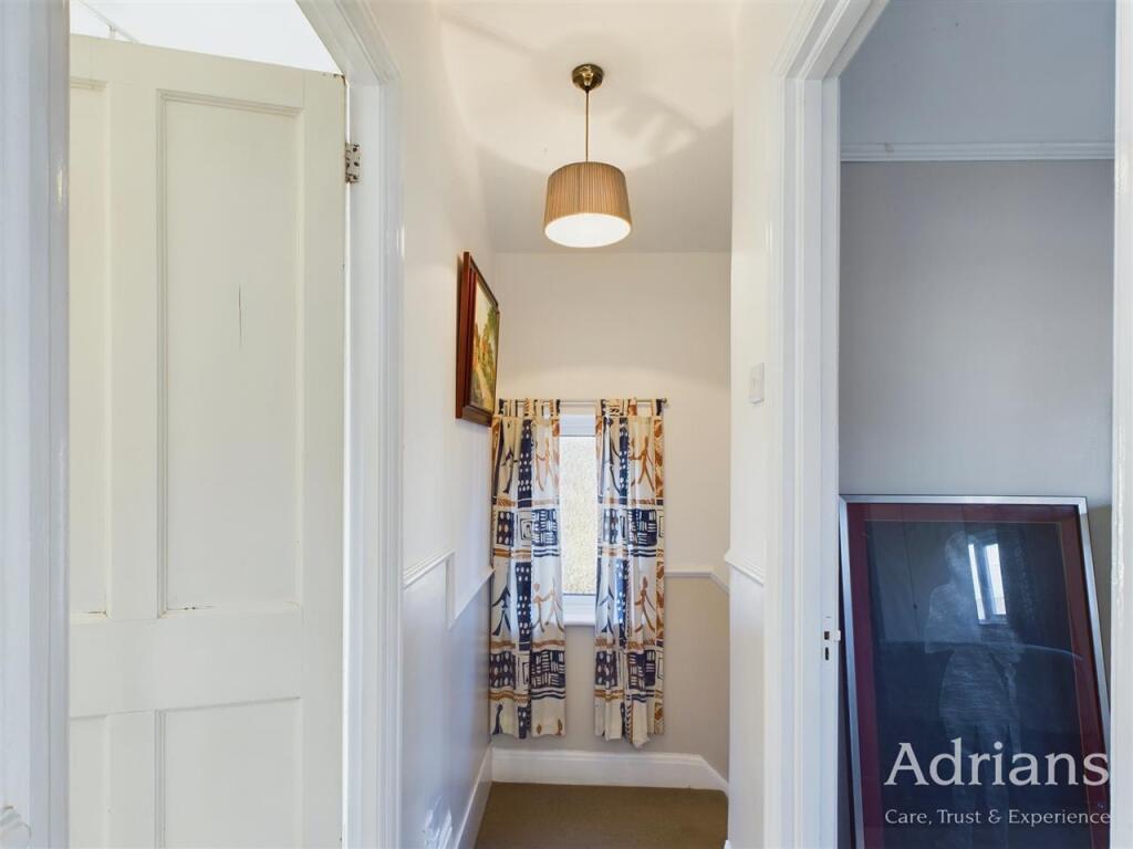 FIRST FLOOR LANDING