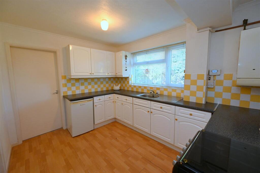 kitchen 2.JPG