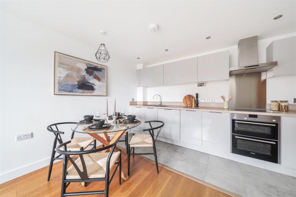 Kitchen/dining/sitting room