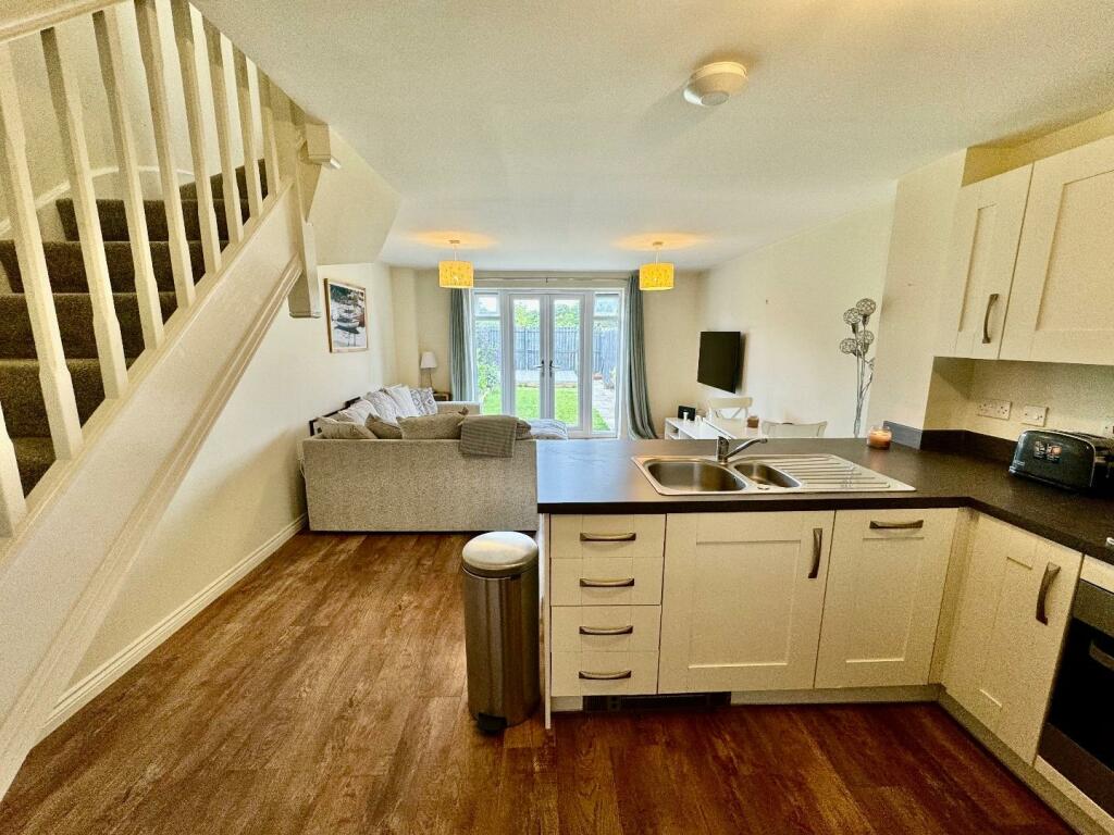 OPEN PLAN LIVING/KITCHEN
