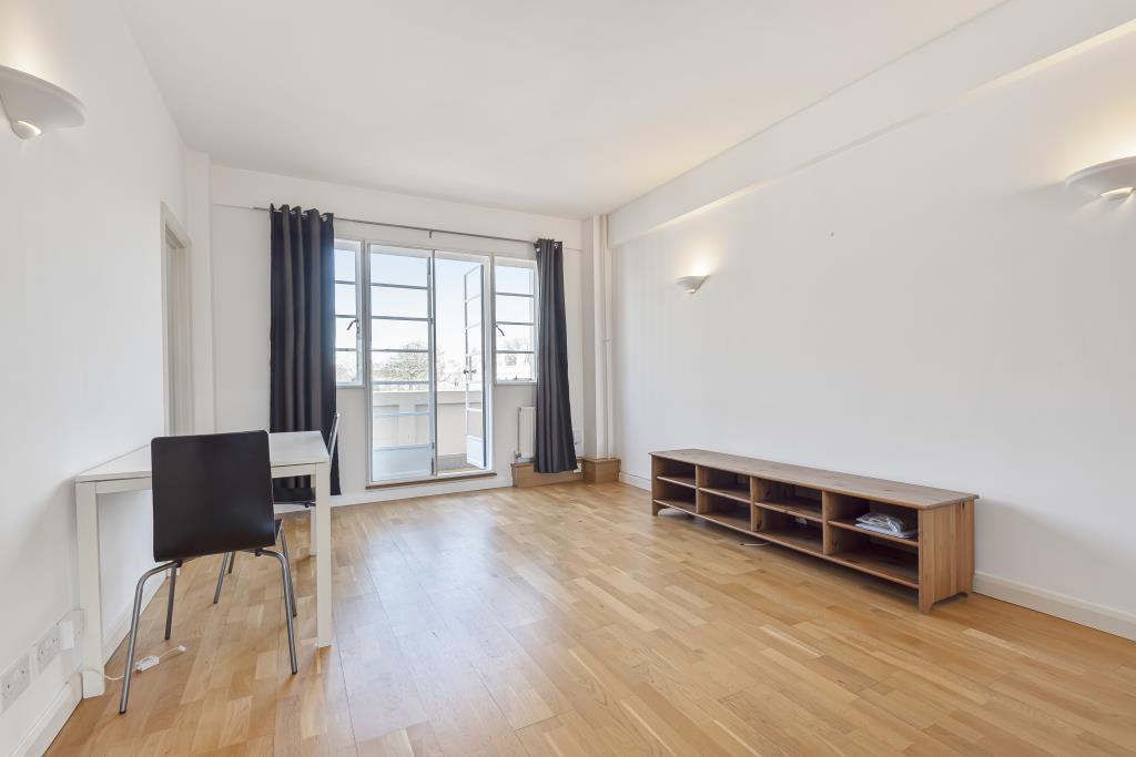 Reception Room/Bedroom